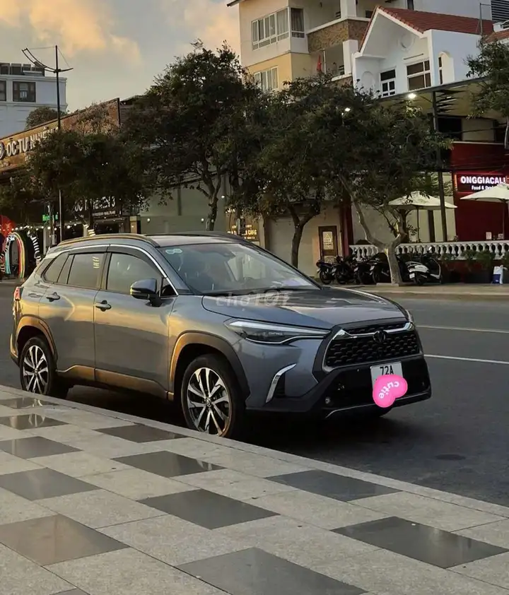 Toyota Corolla Cross V 2021, серый, 85 000 км