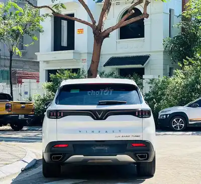 VinFast Lux SA 2019 Base белый 50000 км