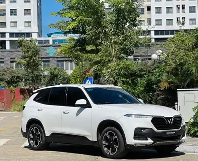VinFast Lux SA 2019 Base белый 50000 км