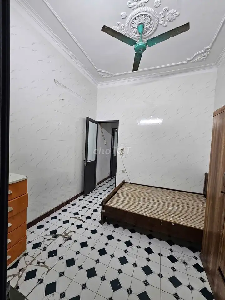 Сдам частный дом 3 этажа, переулок 211 Куанг Чунг, Ханой
