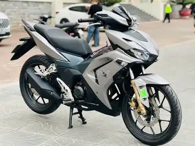 Honda Winner V3 150 серый, в собственности, родной мотор