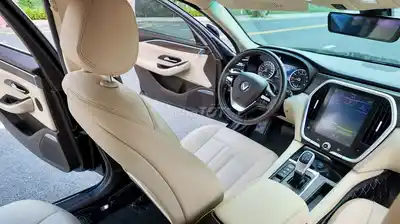 VinFast Lux A 2.0 Premium, черный, 39 000 км
