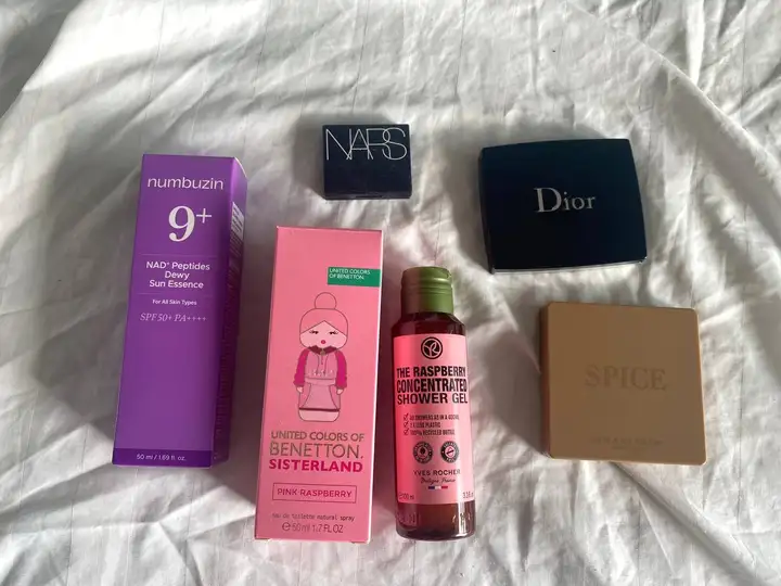 Сыворотка Nambuzin SPF 50, туалетная вода Benetton, гель Yves Rocher, косметика Nars, Dior, Anastasia