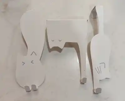 Чёрные туфли, красные туфли, настенные крючки, фильтр для душа, зеркальце, насадка на душ, подушка для путешествий