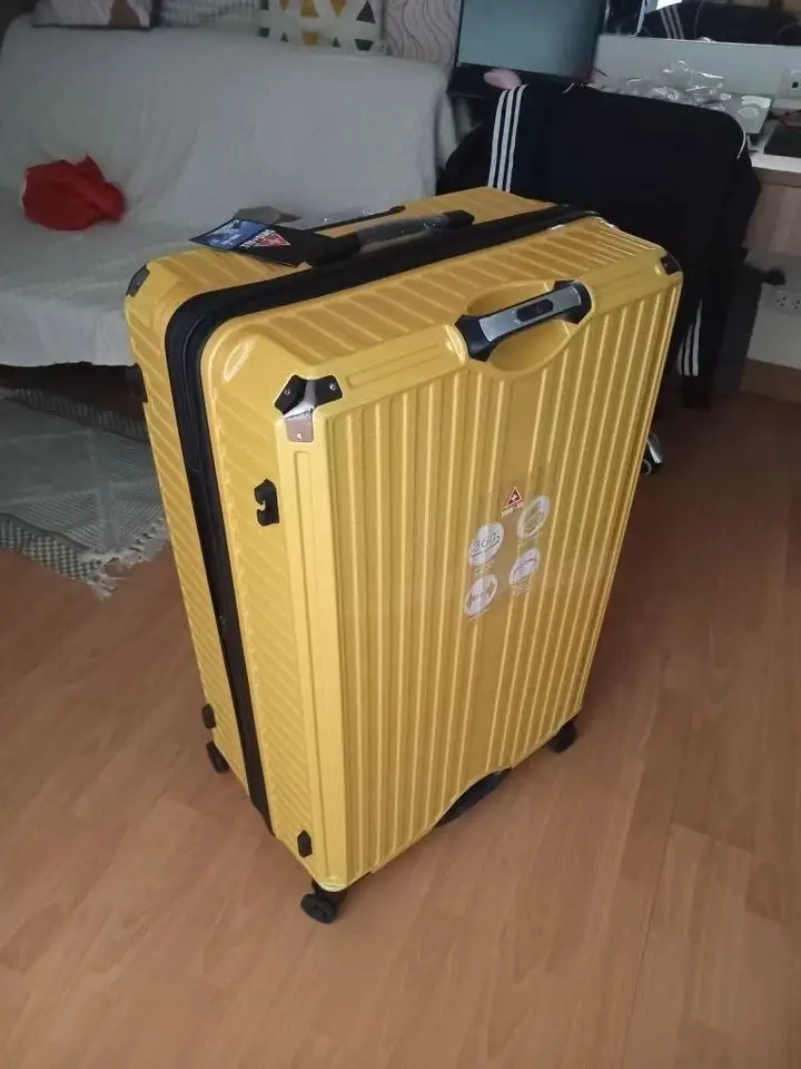 Чемодан жёсткий XL жёлтый