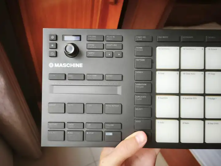 NI Maschine Mikro MK3