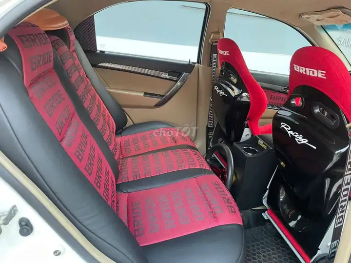 Chevrolet Aveo белый 5 мест