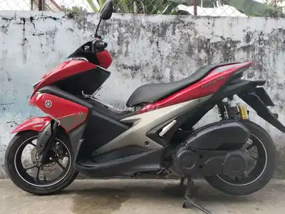 Yamaha NVX 155 Красно-черный Скутер