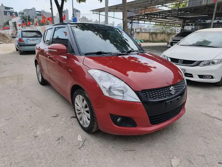 Suzuki Swift 1.4AT 2015 Красный 90000 км
