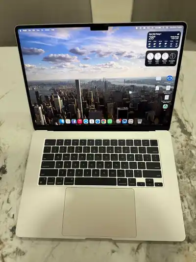 MacBook Air 15" M3 8/512 ГБ Starlight