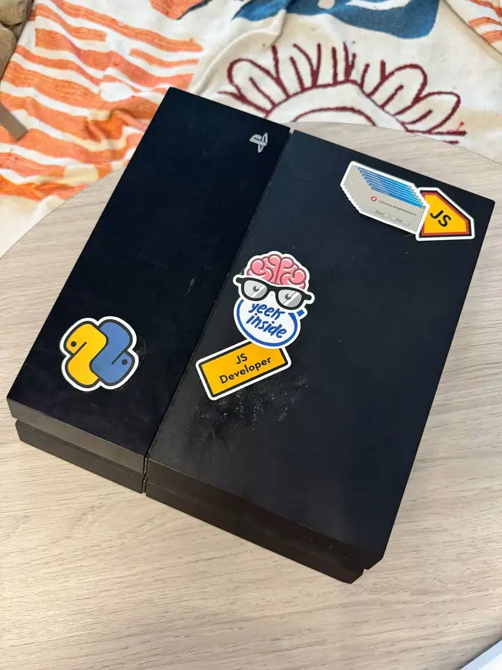 Игровая приставка PS4 с дисководом