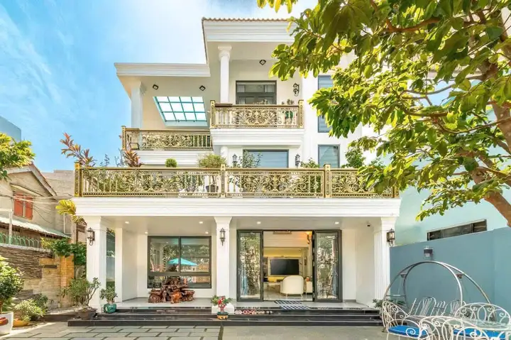 Аренда виллы 3 этажа 4 спальни 225м2