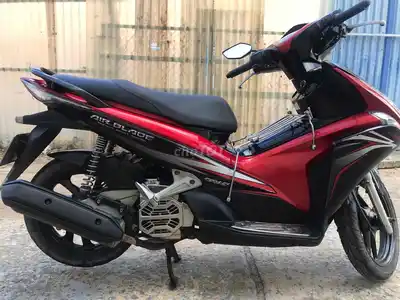 Скутер Honda Air Blade красный с черным