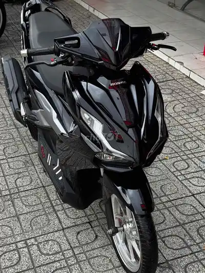 Honda Air Blade 125 2025 г.в., глянцевый черный, состояние нового
