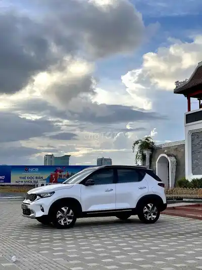 Kia Sonet 1.5AT Luxury - 2023