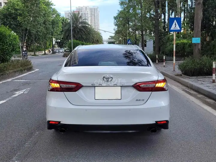 Toyota Camry 2.5Q 2019 Жемчужно-белый