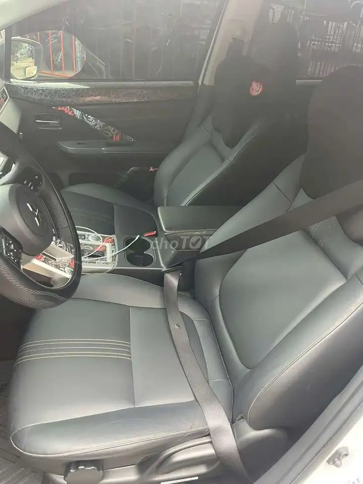 Mitsubishi Xpander, 7 мест, белый, бензин