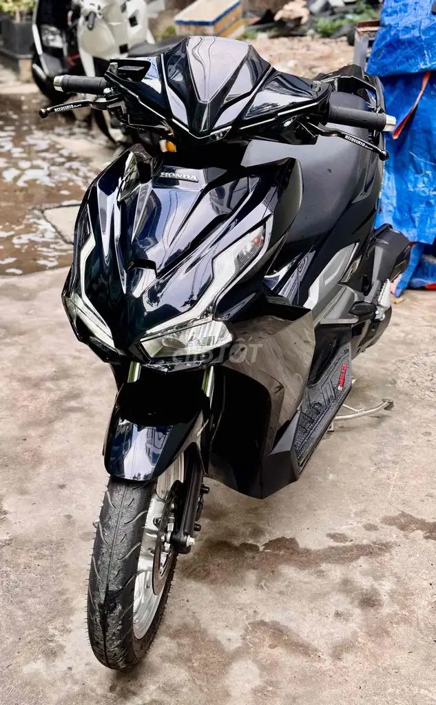 Honda AirBlade 125cc 4val 2025 Черный 11.000 км