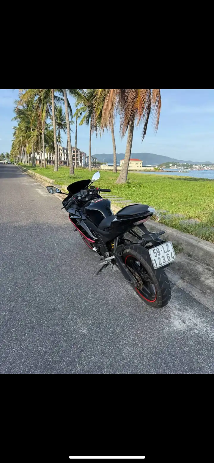 Yamaha R15 V2