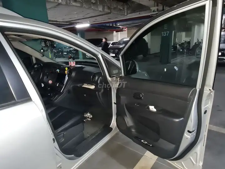 Kia Carens 2.0 MT 2016 механика серебристый