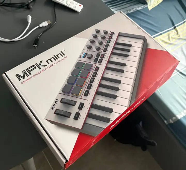 MIDI-клавиатура Akai MPK Mini 4