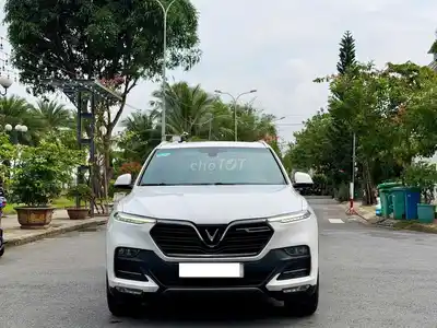 Vinfast Lux SA Plus 2019 — белый