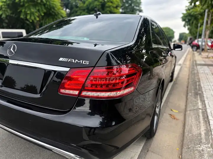 Mercedes-Benz E250 AMG 2015 черный