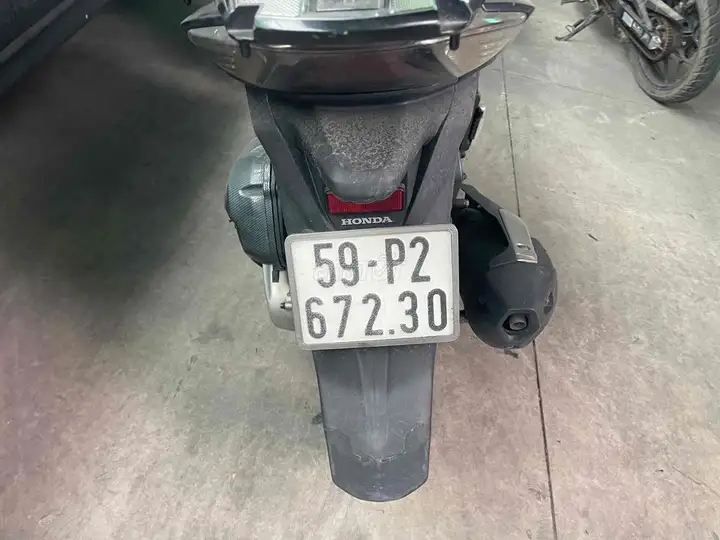 Honda SH 150 2018 в идеале, пара новых шин, заложено владельцем