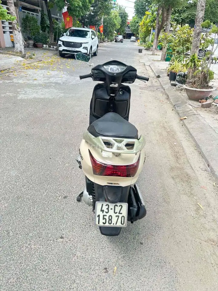 Honda Lead кремовый, скутер
