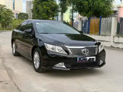 Toyota Camry 2014 2.0E черная 100000 км