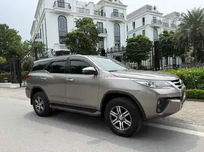 Toyota Fortuner 2.4L 2019 Механика цвет выгоревший песок