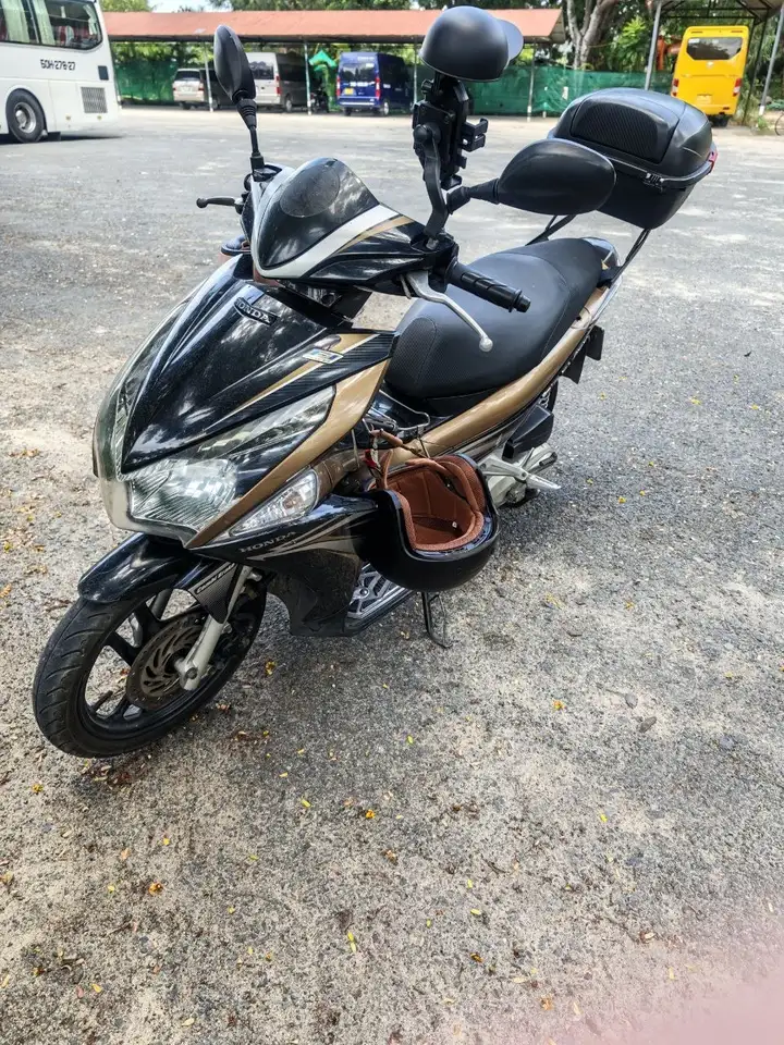 Honda Air Blade 110i (2012 год)