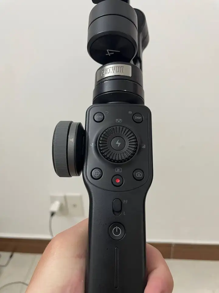 Стабилизатор Zhiyun Smooth и штатив
