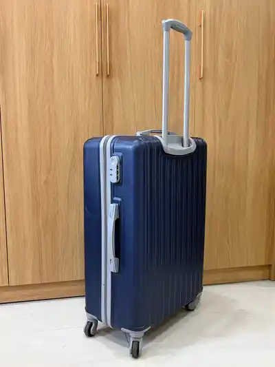 Чемодан L 92 л пластик
