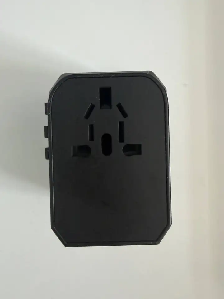 Travel adapter (адаптер, переходник)
