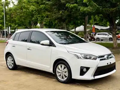 Toyota Yaris 2016 1.3AT комплектация G белый