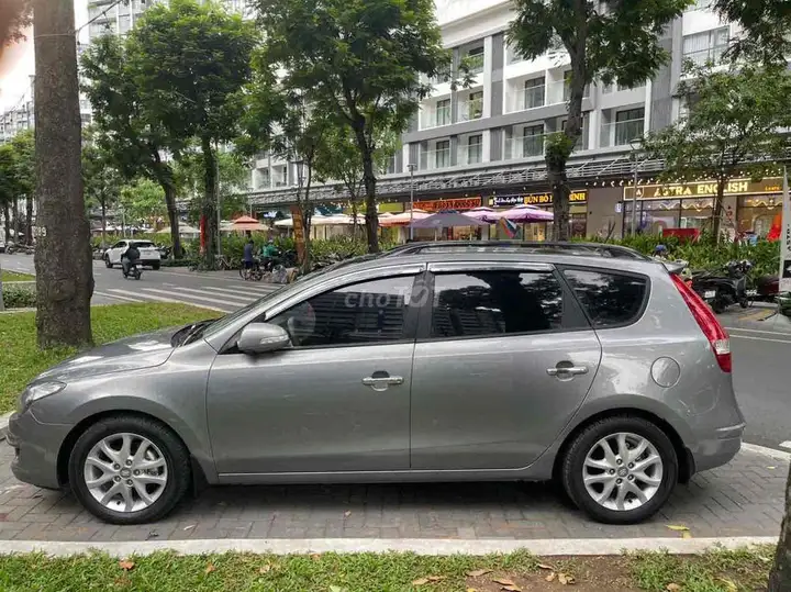 Hyundai i30 2011 серый 5 мест