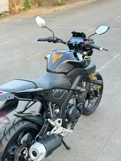 Черная ручная тележка Yamaha MT-15