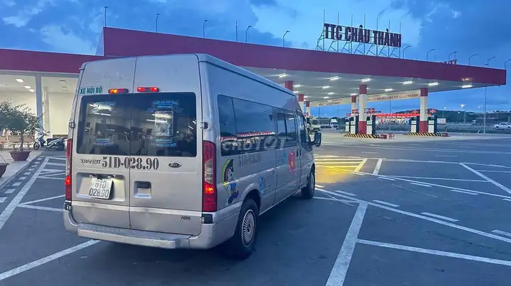 Ford Transit 2015, 6 мест, серебристый