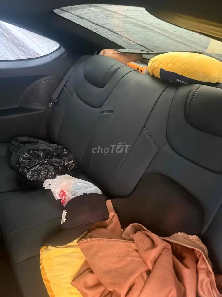 Hyundai Genesis Coupe красный, 4 места, автомат