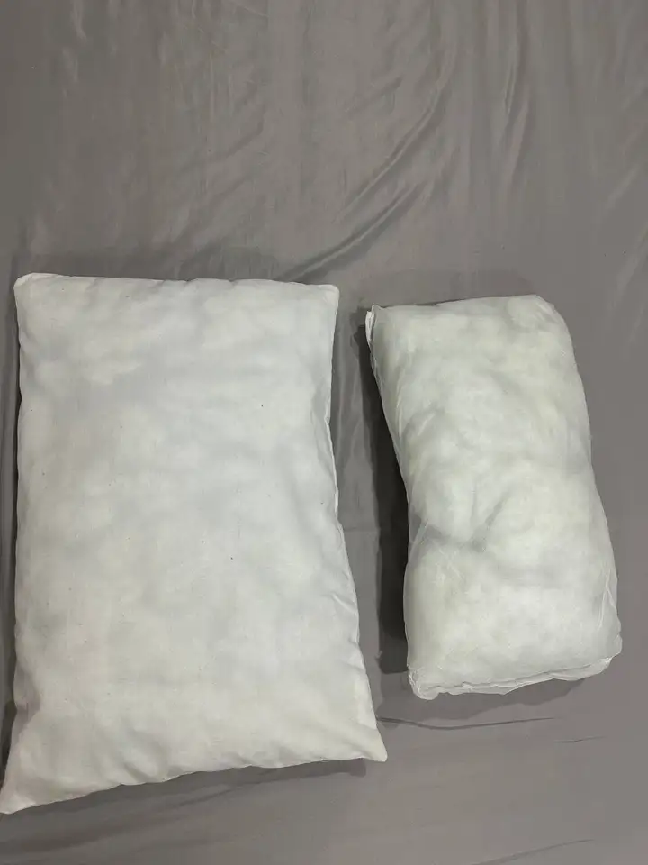 Стеллаж, корзина для белья, часы, дождевик детский, подушки