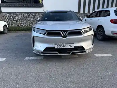 VinFast VF 9 2026 Серебристый 7 мест 16.000 км
