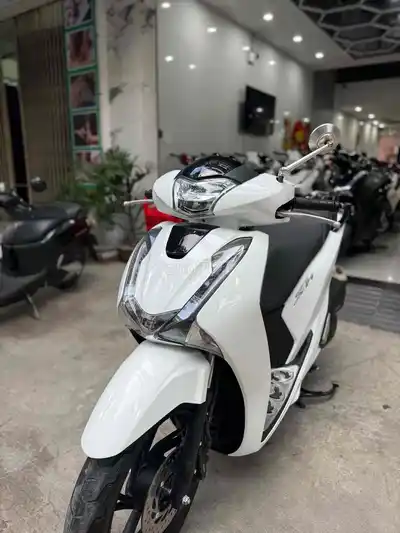 Honda SH 125i 2018 бело-чёрный