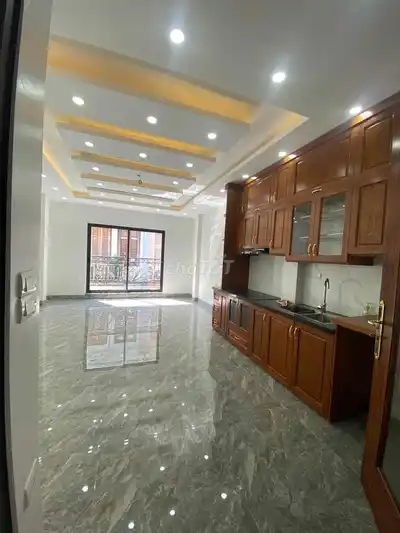 Дом 5 этажей, 50 кв.м, у широкого переулка, Хоанг Куок Вьет