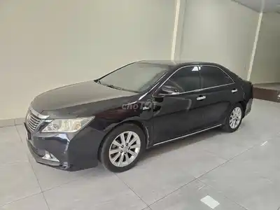 Тойота Камри 2.5G 2013 года выпуска. Красивый владелец автомобиля