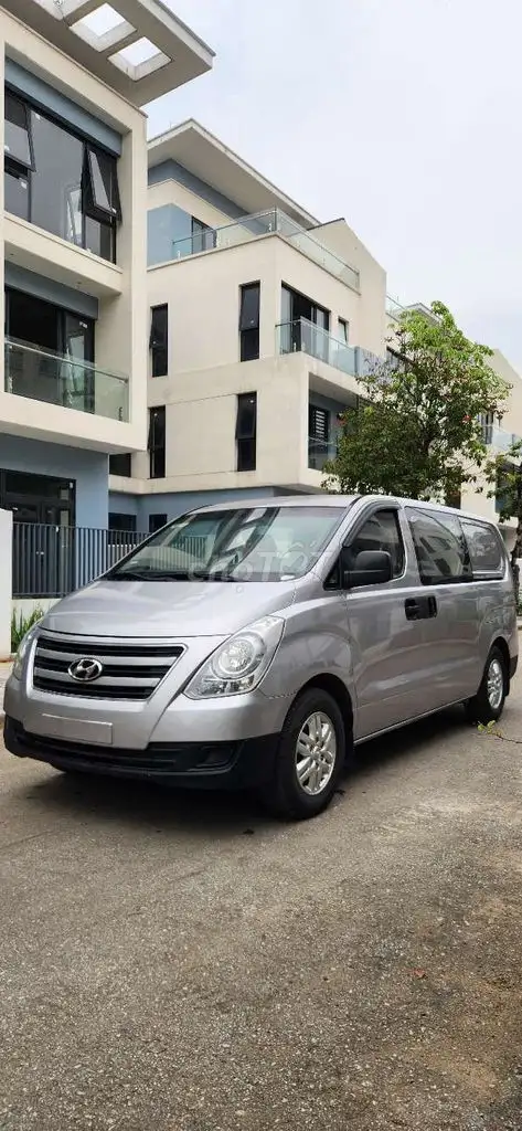 Hyundai Starex 2016 серебристый