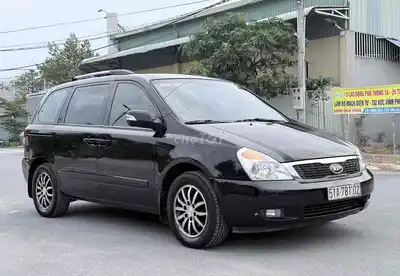 Kia Carnival 2.7AT в отличном оригинальном состоянии с полным ТО