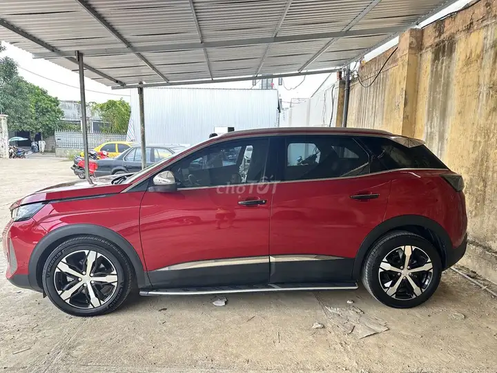 Peugeot 3008 2022 Allure Красный 61 000 км