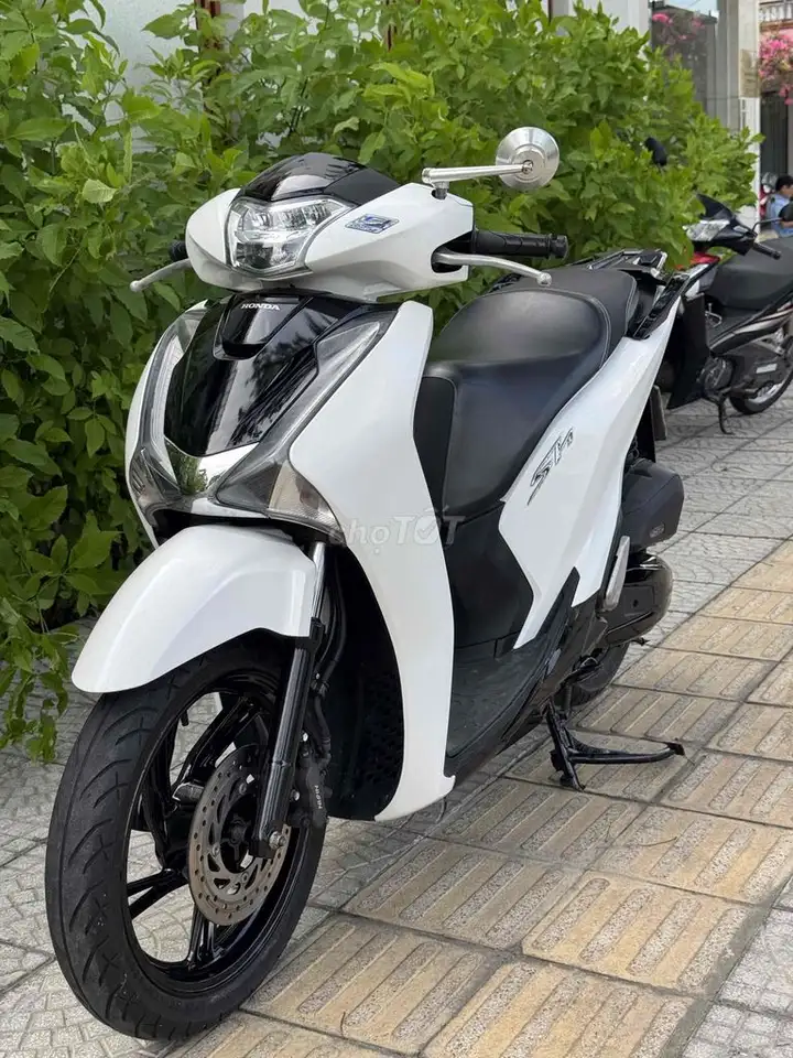Honda SH 125 2018 белый, продажа или обмен на другой мотоцикл