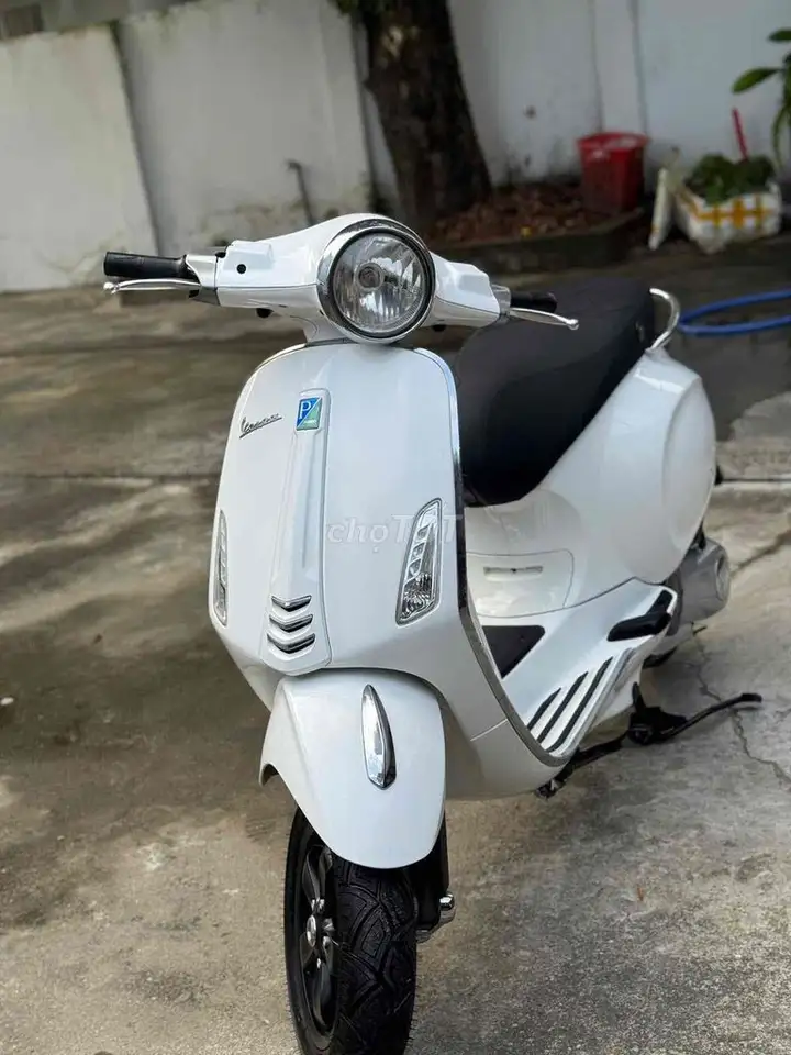 Vespa Primavera 2015 белый, красивый мопед